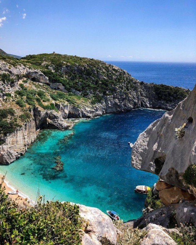 From Ionian Waves to Alpine Peaks – Albania 5-Day Experience 1