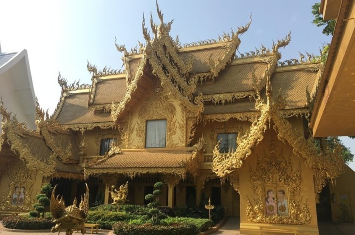 Chiang Mai-Chiang Rai: White+ Black Museum -Blue Temple -Golden Triangle -Boat Trip-Karen Village 1