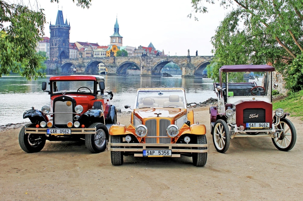 Prague Historical Car Tour: Classic Ride Through Old Town & Castle District 1