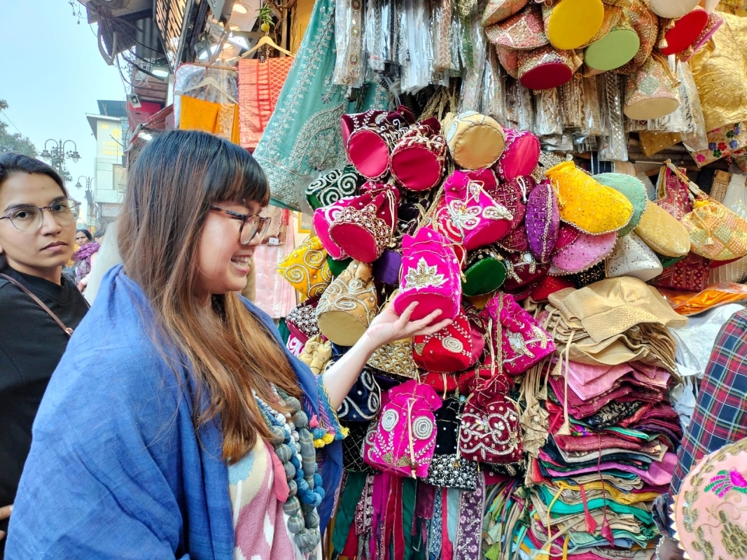 Delhi Private Shopping Tour with Local Guide & Hotel Pickup 1