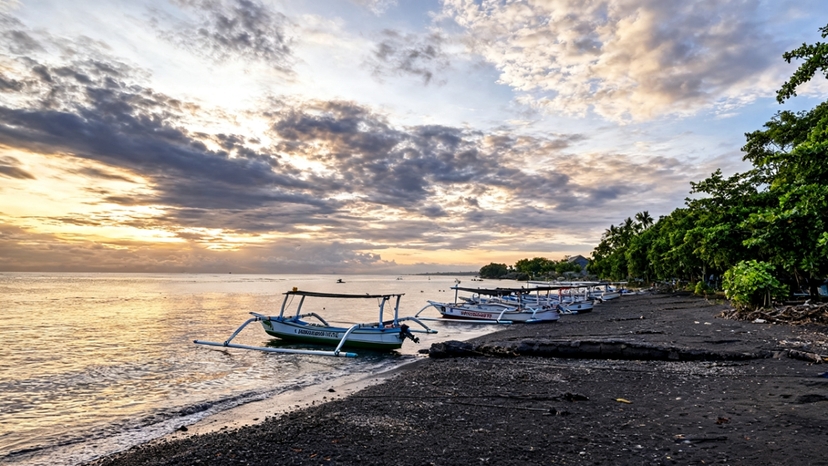 Bali: Lovina Sunrise Dolphin Watching Small-Group Boat Tour 4