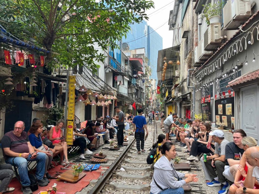Hanoi City Tour – Private Half Day with Train Street Visit Hanoi City Tour – Private Half Day with Train Street Visit