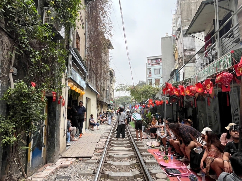 Hanoi City Tour – Private Half Day with Train Street Visit 2