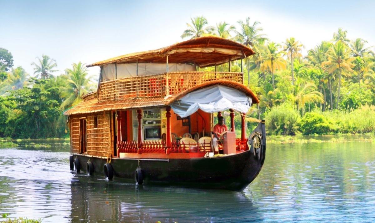 South India Heritage & Backwaters Tour South India Heritage & Backwaters Tour