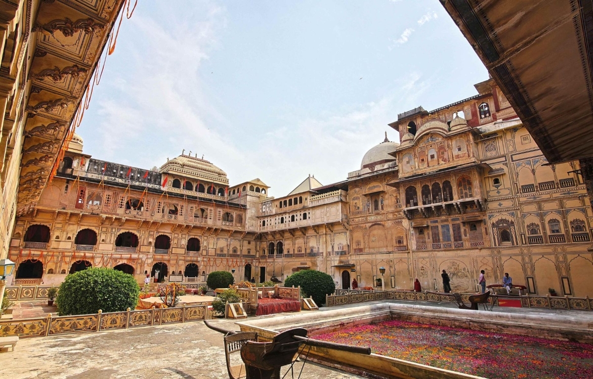 India's Golden Triangle Tour with Village Walk 1