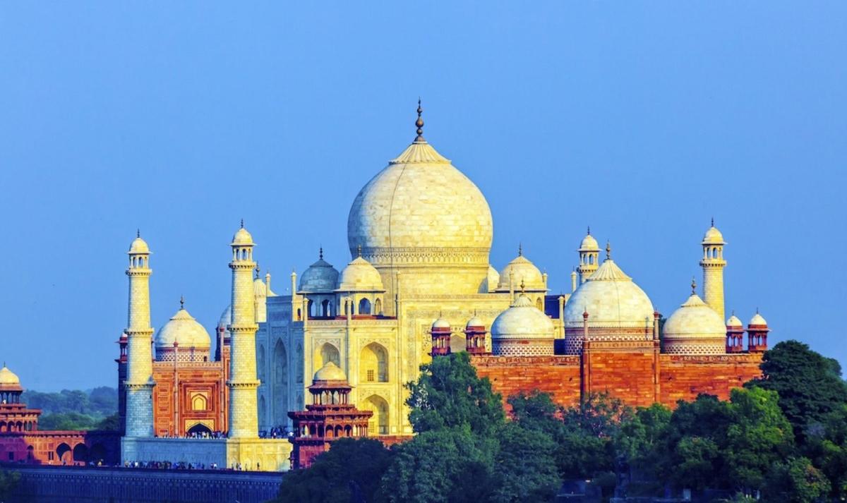 Enchanting Himalayas with Taj Mahal Enchanting Himalayas with Taj Mahal