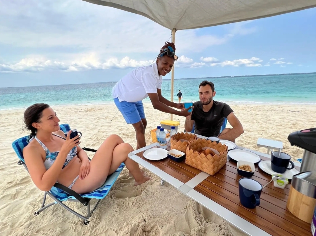 Zanzibar Semi-Submarine and Sandbank Beach Picnic 1