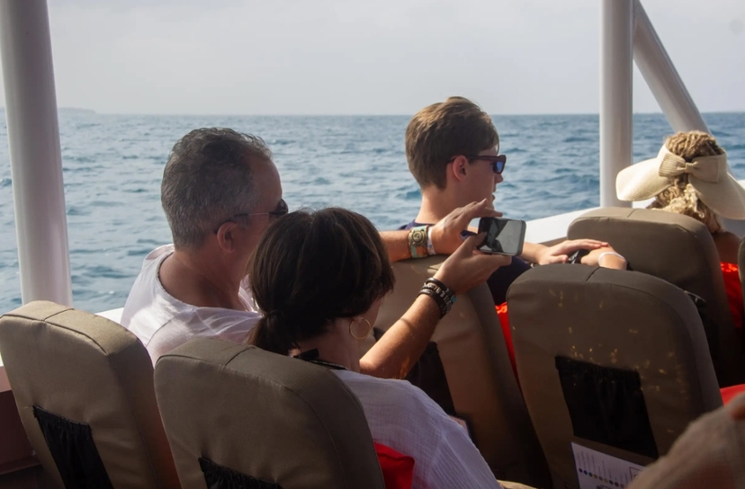 Zanzibar: Amazing white sandbank & snorkeling with BBQ Lunch 4