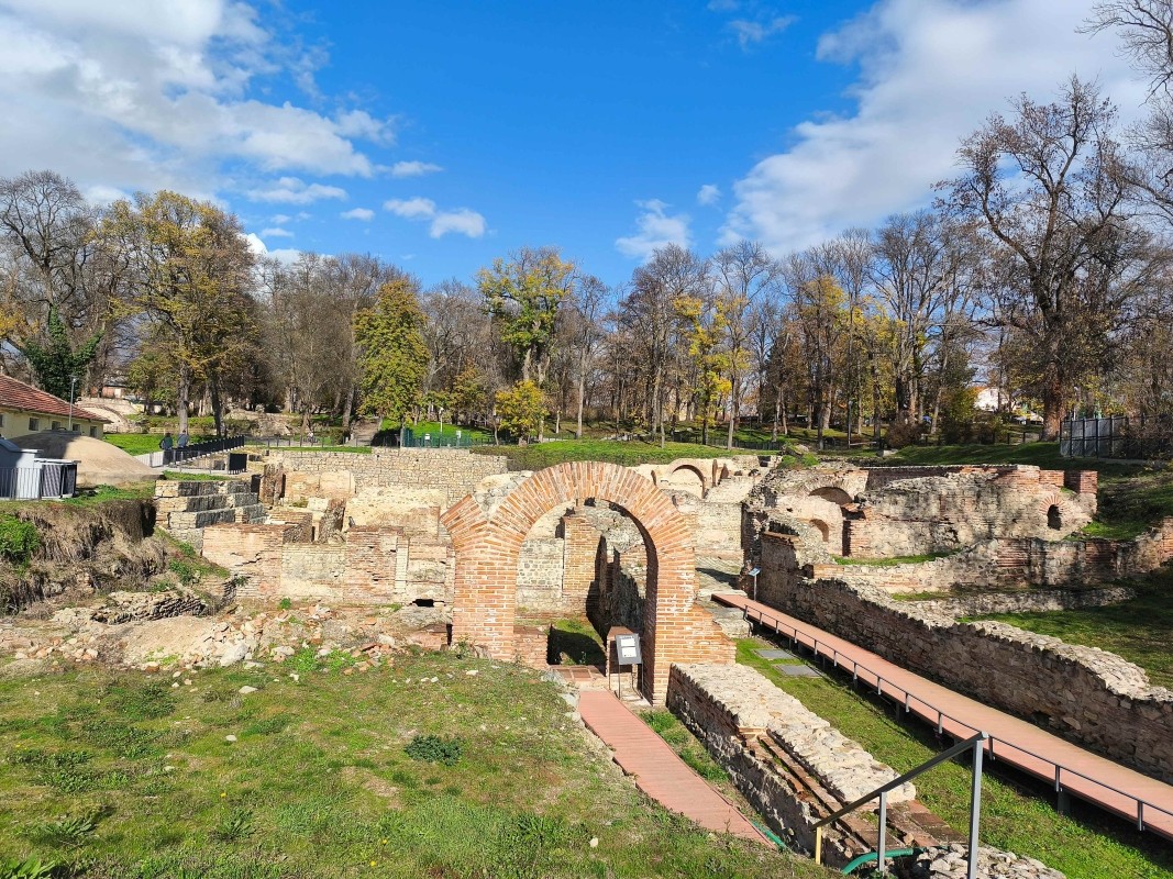 Starosel Thracian Tomb & Roman Baths in Hissarya 1