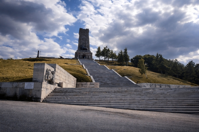 Starosel Thracian Tomb & Roman Baths in Hissarya 4
