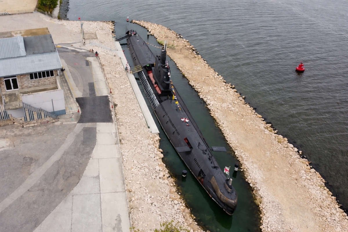 Soviet Submarine & Glass Museum Tour 1