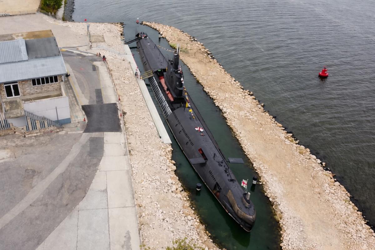 Soviet Submarine & Glass Museum Tour Soviet Submarine & Glass Museum Tour