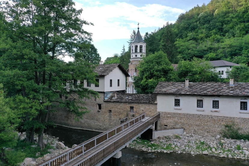 Dryanovo Monastery, Bacho Kiro Cave and Etar Crafts Village 2
