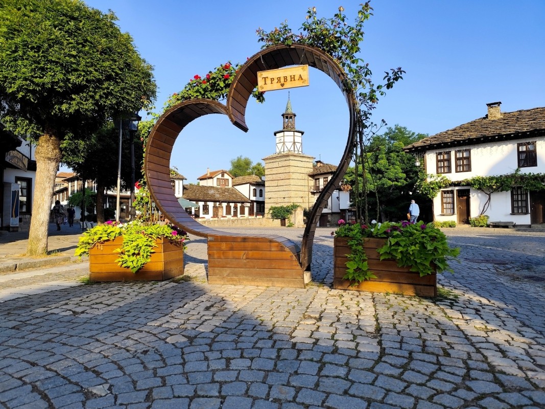 Guided Day Tour to Tryavna by Train 1