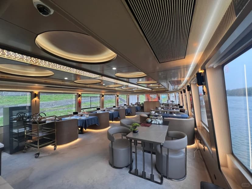Luxury Li River Cruise: VIP 5-Star Experience from Guilin to Yangshuo 3