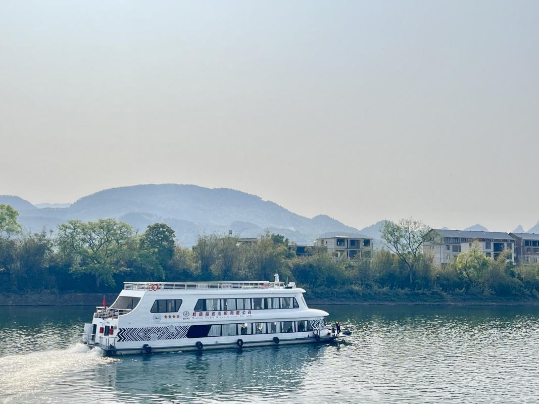 Li River Luxury Cruise & Impression Sanjie Liu Show — Guilin to Yangshuo Full-Day Tour Li River Luxury Cruise & Impression Sanjie Liu Show — Guilin to Yangshuo Full-Day Tour