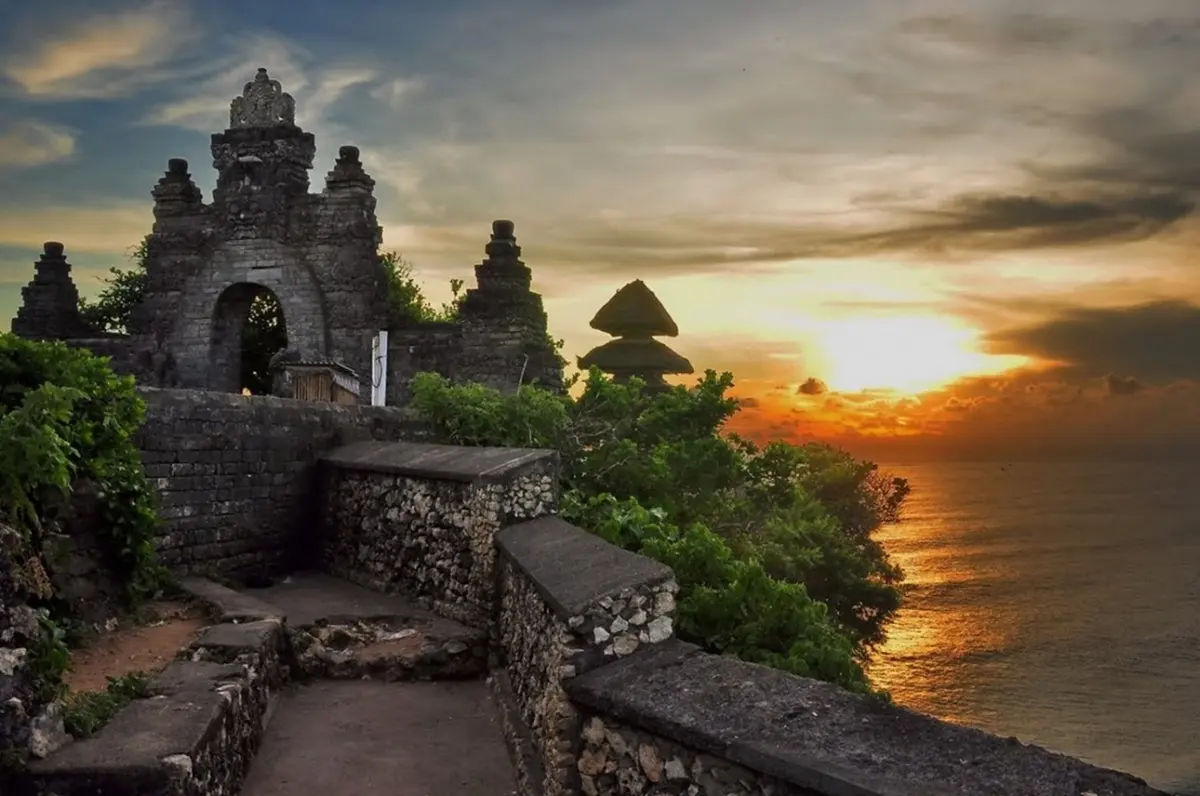Bali Uluwatu Sunset Experience - Kecak Fire Dance & Jimbaran Beach Dinner Bali Uluwatu Sunset Experience - Kecak Fire Dance & Jimbaran Beach Dinner