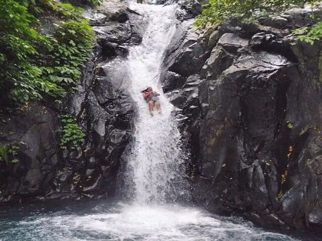 Aling-Aling Waterfall Bali: Cliff Jumping, Slides & Tarzan Swing 1