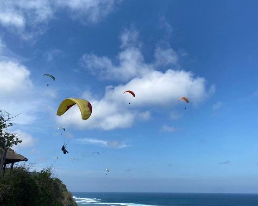 Uluwatu Paragliding Bali: Tandem Flight Over the Cliffs 3