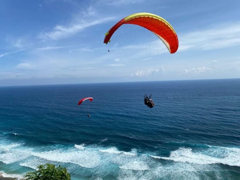 Uluwatu Paragliding Bali: Tandem Flight Over the Cliffs 4