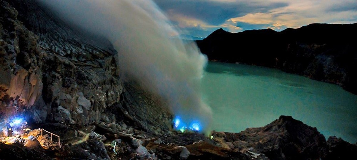 Banyuwangi Ijen Crater Midnight Adventure - Blue Fire Phenomenon and Sunrise View 1