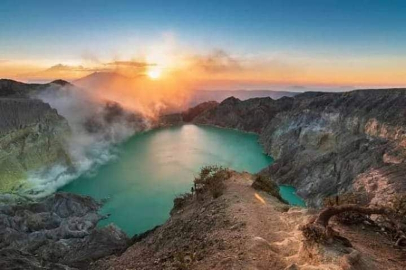 Banyuwangi Ijen Crater Midnight Adventure - Blue Fire Phenomenon and Sunrise View 2