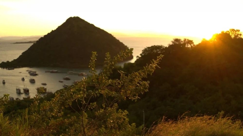 Labuan Bajo Day Tour: Melo Village, Batu Cermin & Rangko Caves, Sunset at Sylvia Hill 4
