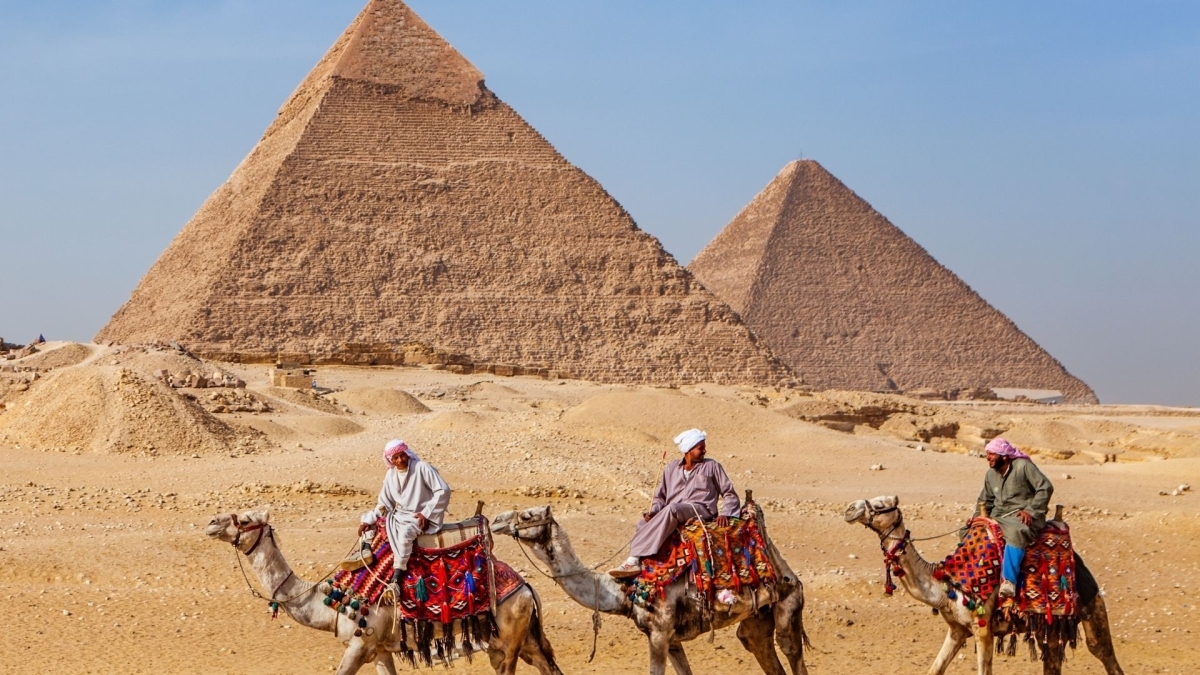 Giza Pyramids Camel Ride with Egyptologist & Hotel Transfers 1