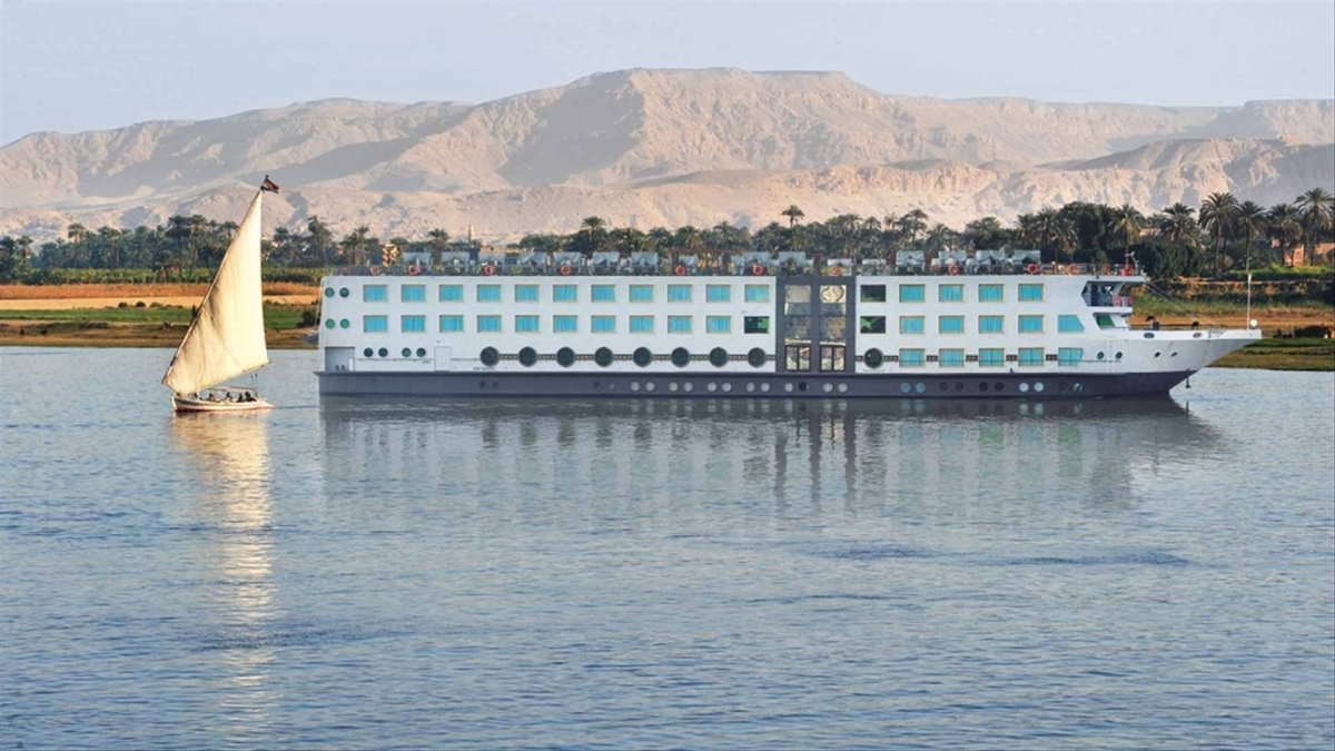 4-Day Private Deluxe Nile Cruise Aswan to Luxor: MS Esplanade 1