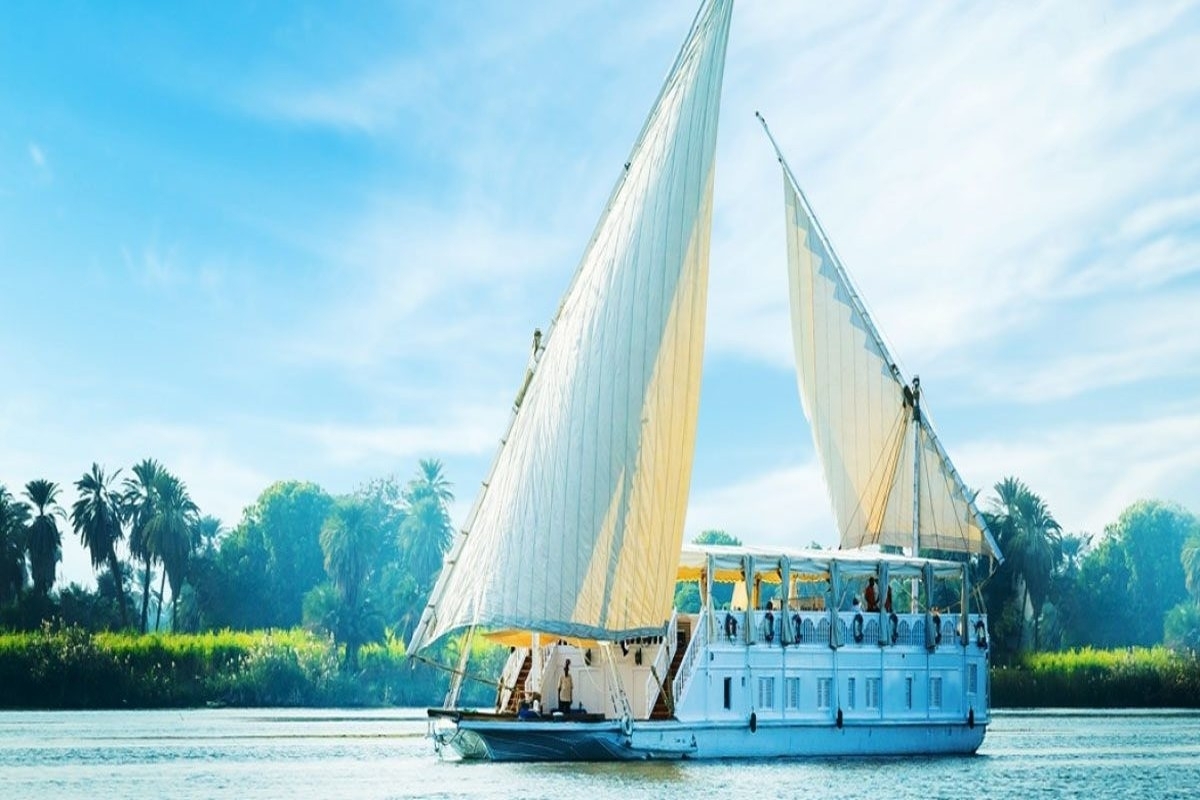 4-Day Private Amoura Boutique Dahabiya Nile Sailing: Aswan to Esna 1