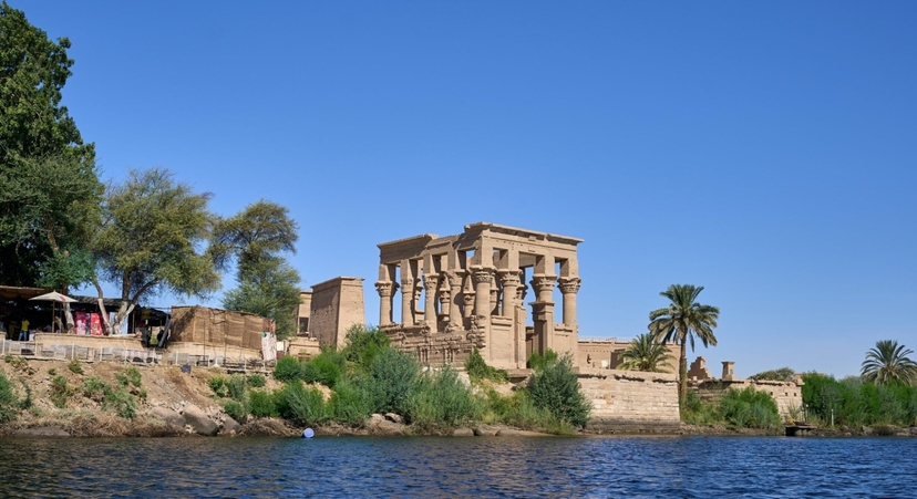 4-Day Private Amoura Boutique Dahabiya Nile Sailing: Aswan to Esna 4