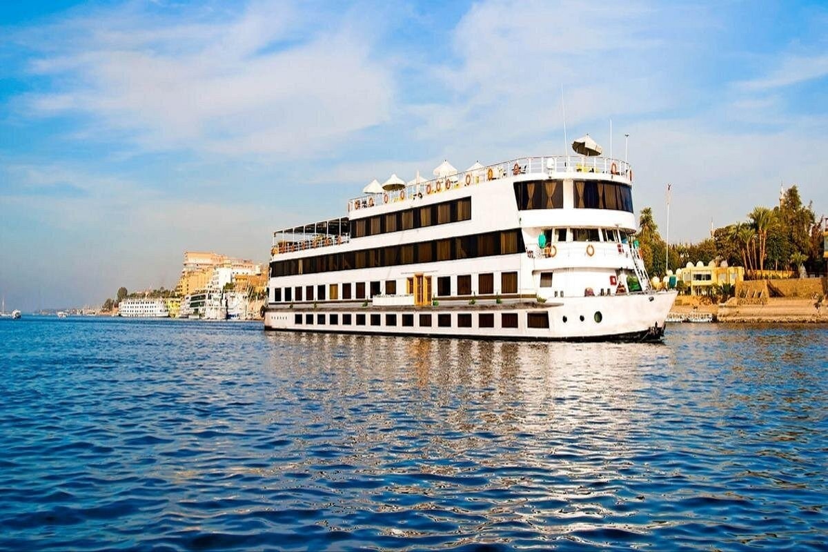 8-Day Private Egypt Tour with Flights: Cairo & 4-Night Nile Cruise 1