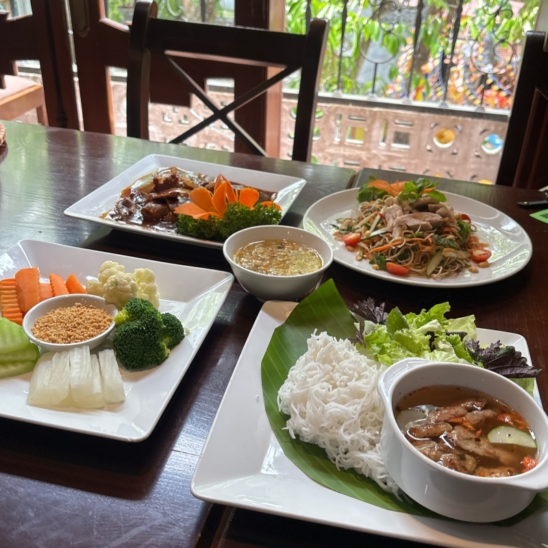 Hanoi Evening Tour: Vietnamese Dinner, Lotte Observation Deck & Rooftop Drink 4