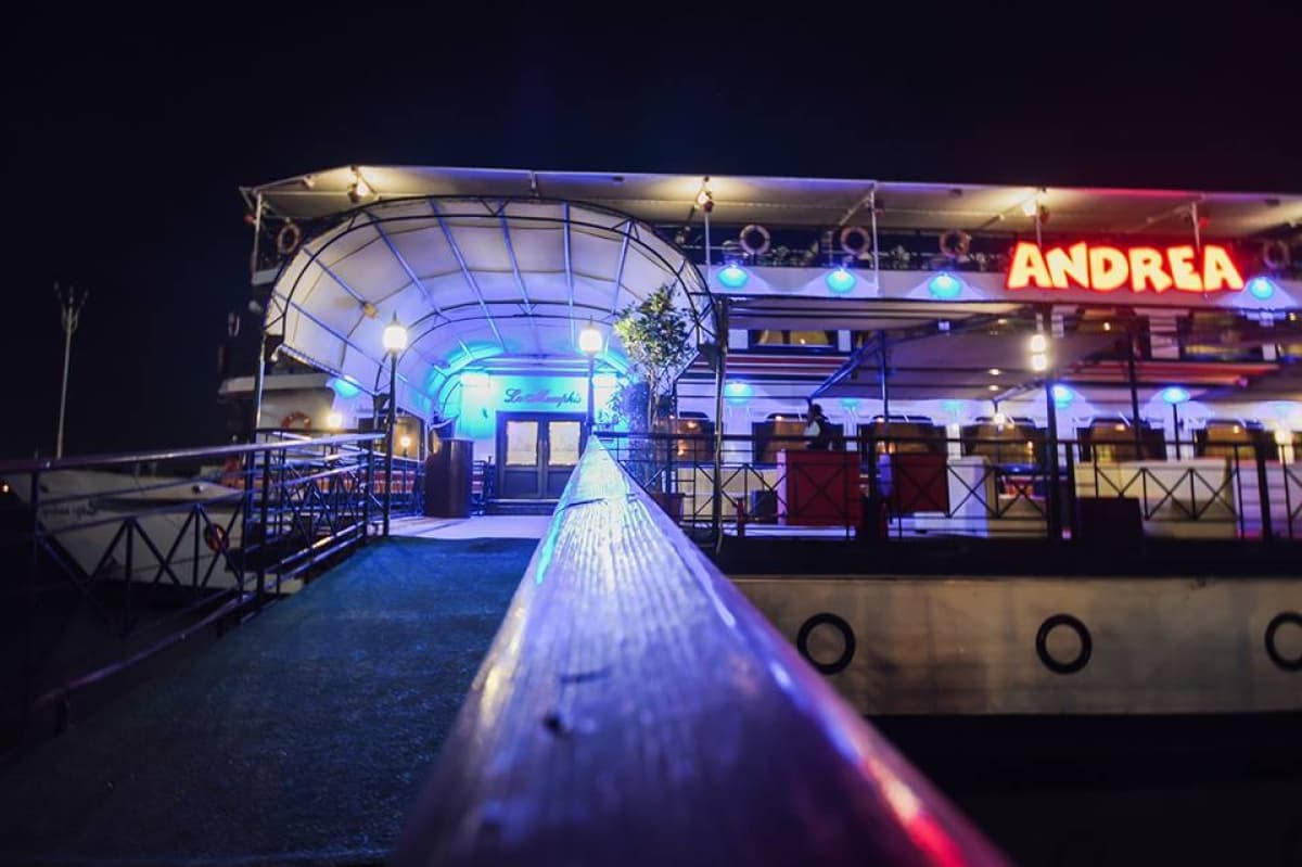 Cairo 4-Star Nile Dinner Cruise with Buffet, Belly Dance & Tanoura Show Cairo 4-Star Nile Dinner Cruise with Buffet, Belly Dance & Tanoura Show