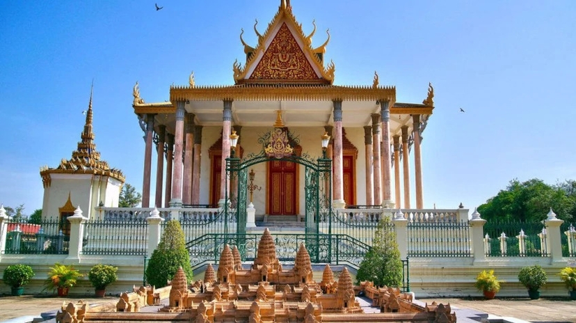 Phnom Penh Royal Palace Silver Pagoda and Tuol Sle 2