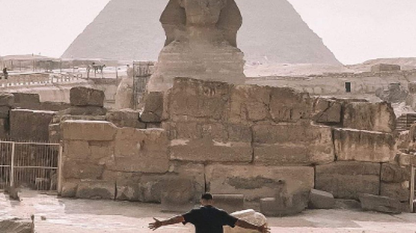 Full Day Private Guided Tour to Giza Pyramids and the Egyptian Museum 1