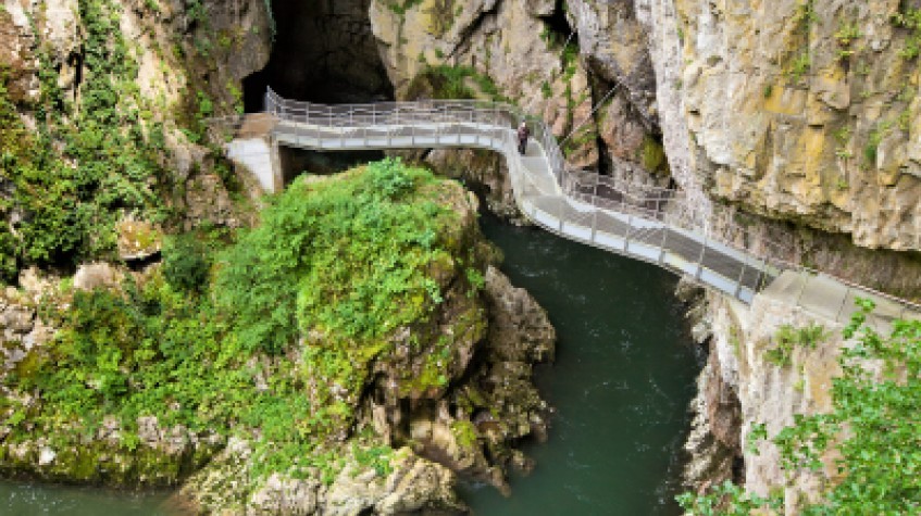 Uniqueness of Karst 1