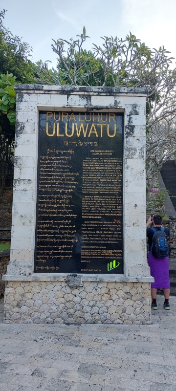 Uluwatu Temple Tour and Bali Massage 3