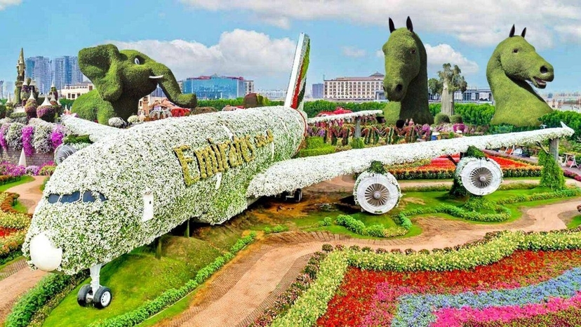 Dubai : Miracle Garden, The World's Largest Flower Paradise 2