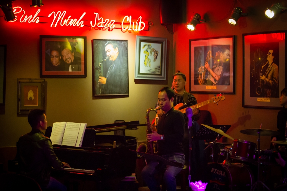Private guided tour of Hanoi's street food and music scene 2