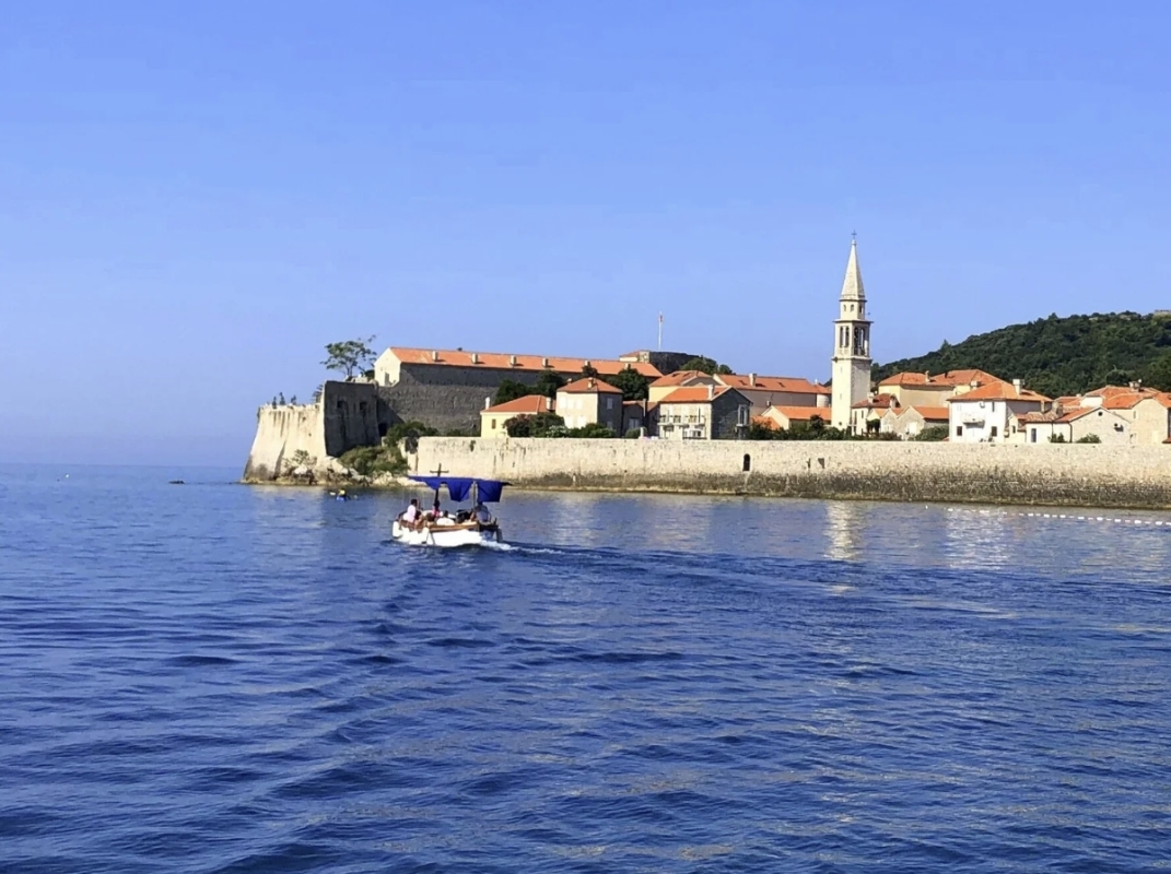 Budva: Private 5 hour boat trip: Beach hopping tour 1