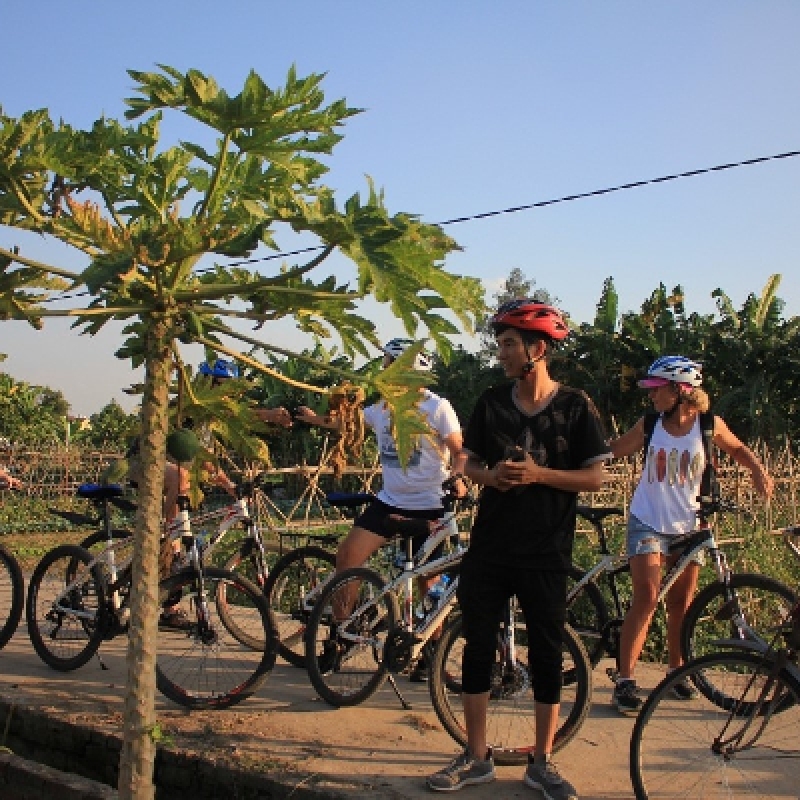 HALF DAY MORNING HANOI CITY BICYCLE TOUR 9