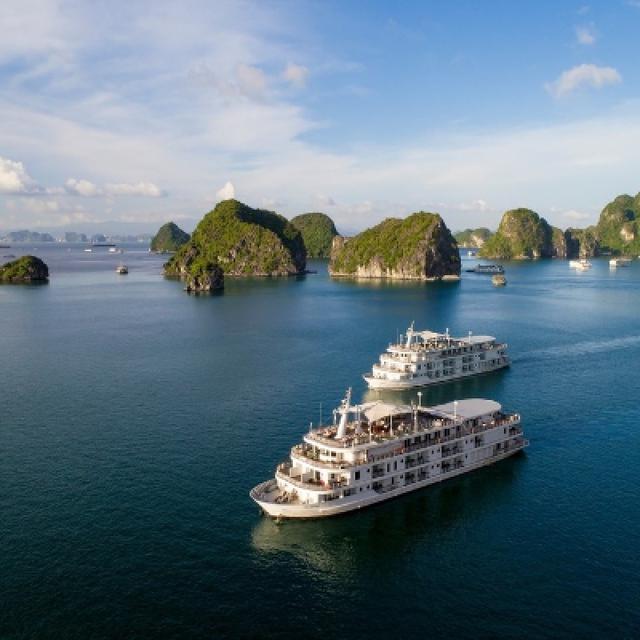 5-Star Luxury Ha Long Bay Day Cruise Sung Sot Cave Titop Island Buffet Lunch