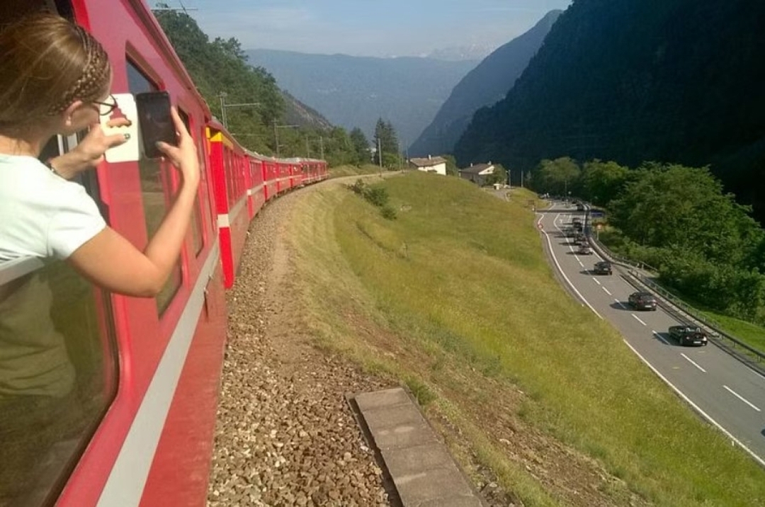 Lake Como, Swiss Alps and Bernina train. Departure from Milan 7