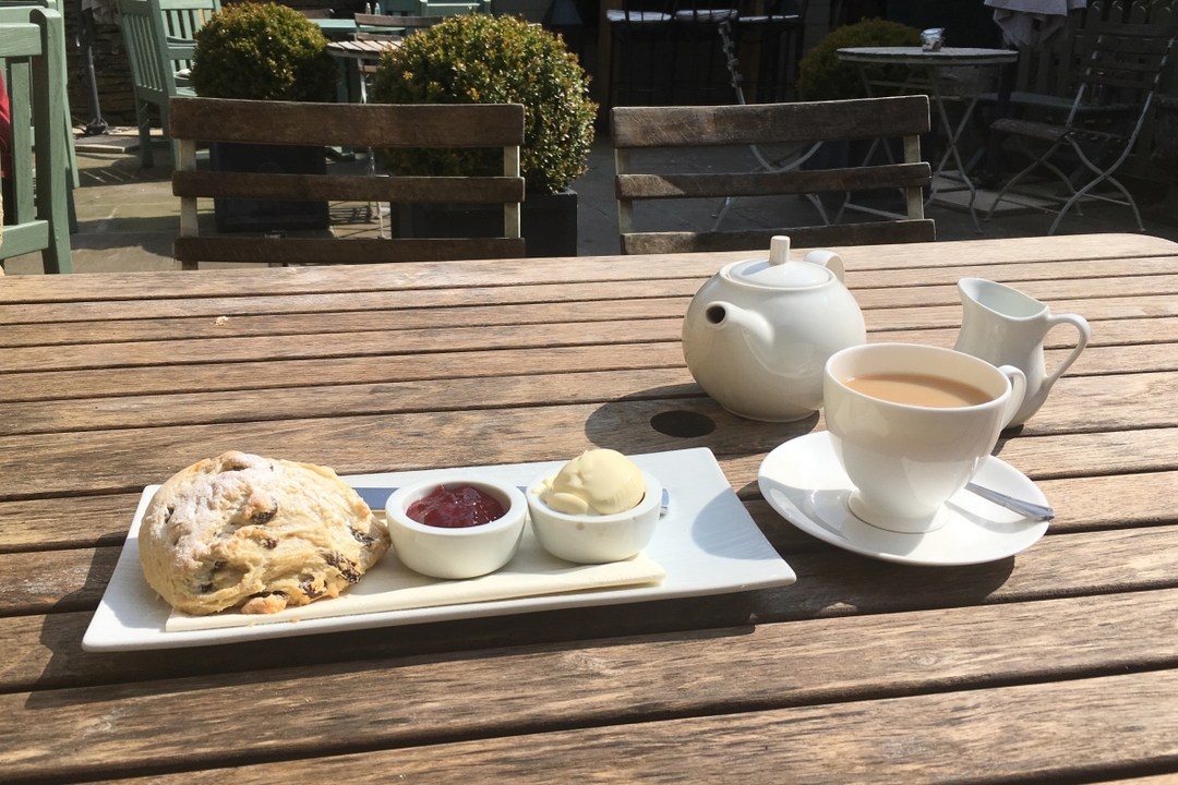 The Cotswolds and Broadway Tower with Cream Tea from London 8