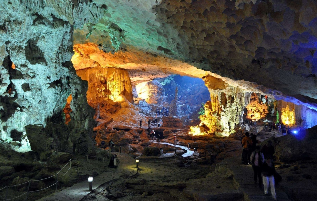 CATCH A GLIMPSE OF HALONG BAY WITH OVERNIGHT CRUISE 5