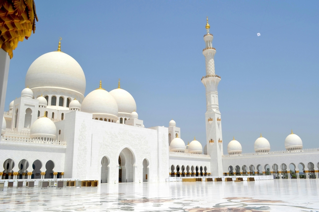 Abu Dhabi Half Day Sightseeing Tour Grand Mosque, Royal Palace & Emirates Palace 5
