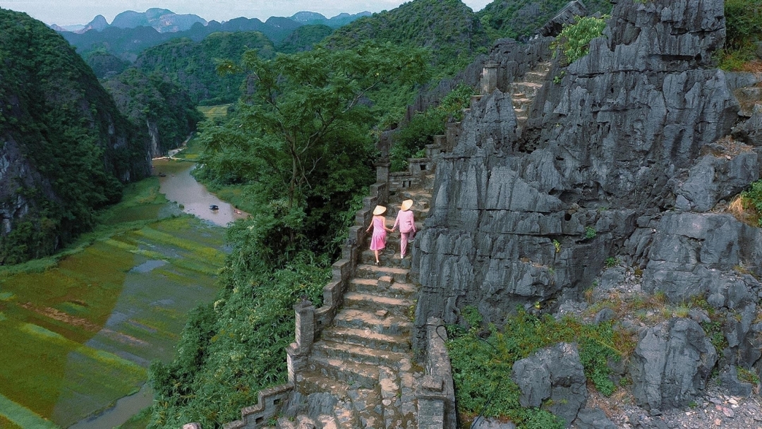 Hoa Lu - Tam Coc - Mua Cave 1 day tour from Hanoi 4