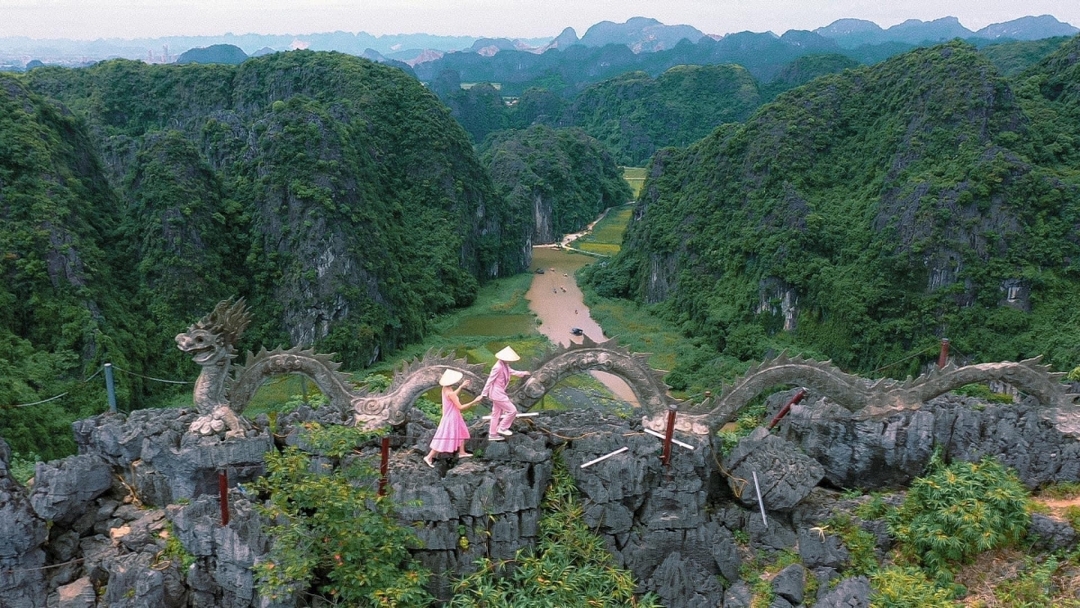 Bai Dinh - Trang An - Mua Cave 1 day tour from Hanoi 5