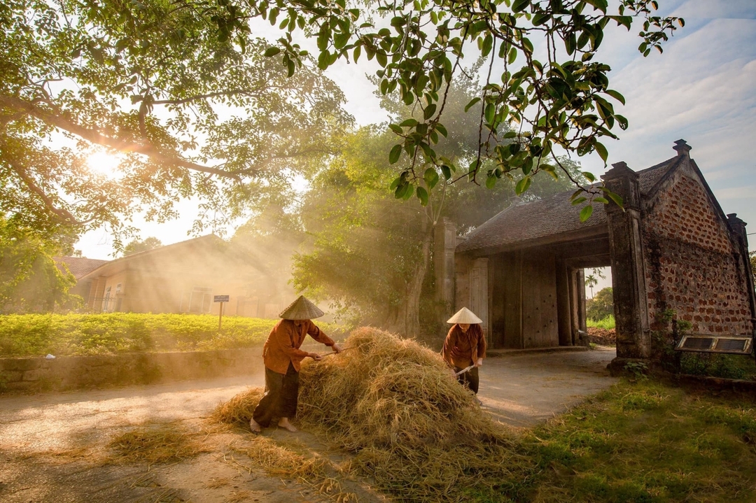 Full-Day Hanoi Jeep/Vespa/Motorbike Tour Explore Duong Lam Ancient Village 2